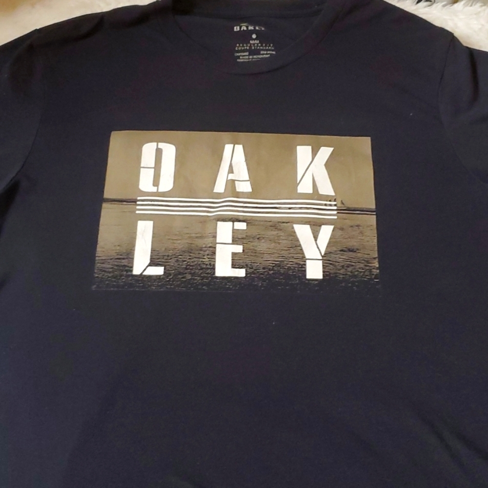 1999 Oakley. Vintage graphic black short sleeve t-shirt.size men's medium